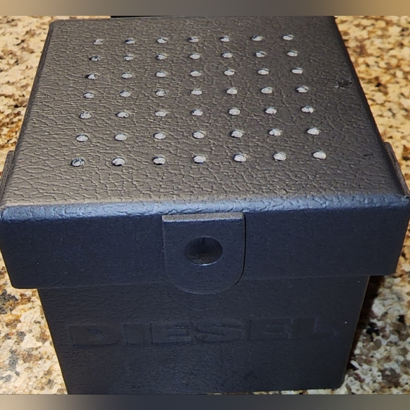 Diesel Uber Chief 2005 Three-Hand Red Silicone Watch - Picture 10 of 11